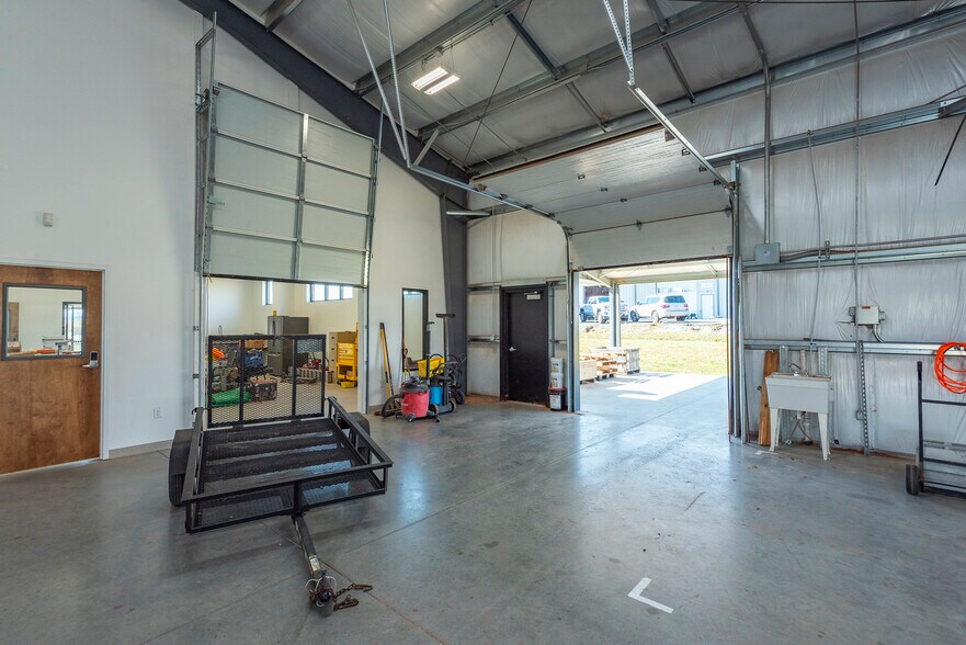 More Photos Of 25 Reeds Way, Flat Rock Warehouse For Lease