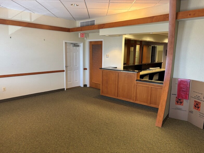 More Photos Of 6134-6138 Redwood Square Ctr, Centreville Medical For Sale