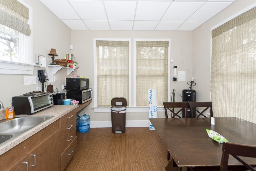 More Photos Of 531 Folly Rd, Charleston Medical For Sale