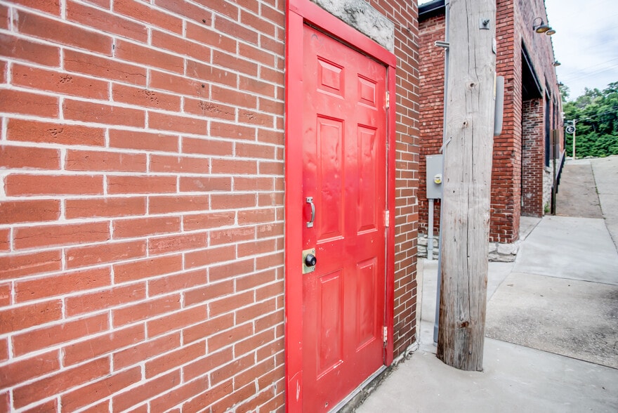 More Photos Of 314 State St, Alton Restaurant For Sale