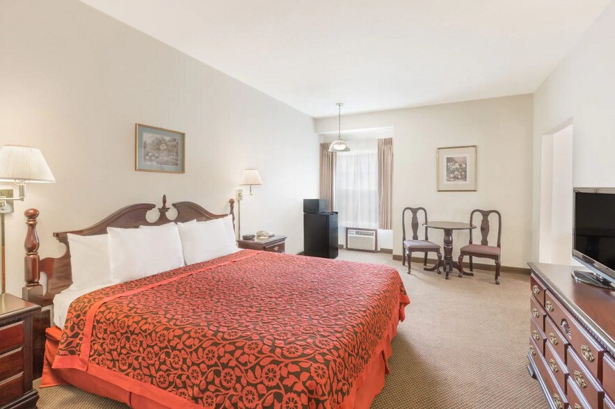 More Photos Of 271 Hanford St, Sutter Creek Hotel For Sale