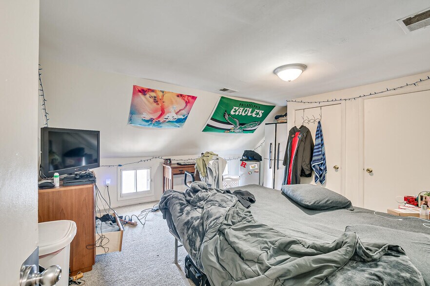 More Photos Of 173 Hamilton St, New Brunswick Specialty For Sale