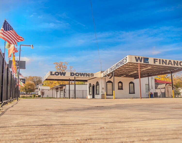 More Photos Of 711 Fort Worth Ave, Dallas Auto Dealership For Lease