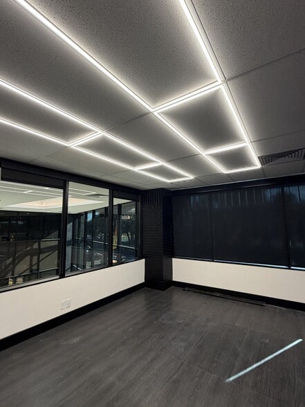 More Photos Of 17130 N Dallas Pky, Dallas Office For Sale