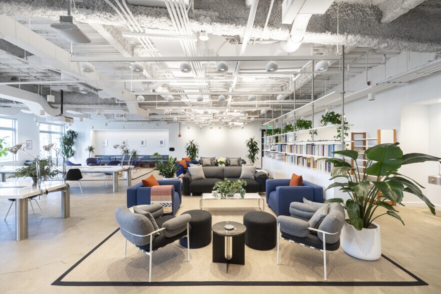 More Photos Of 901 N Glebe Rd, Arlington Coworking Space