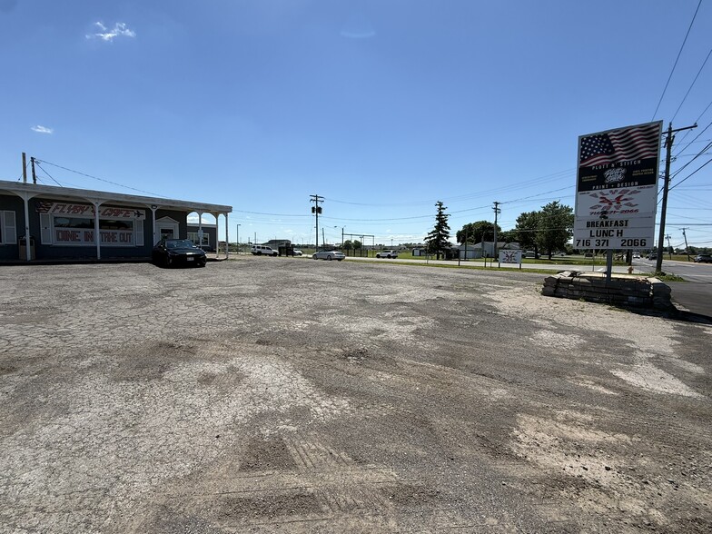 More Photos Of 2026 Lockport Rd, Niagara Falls Restaurant For Lease