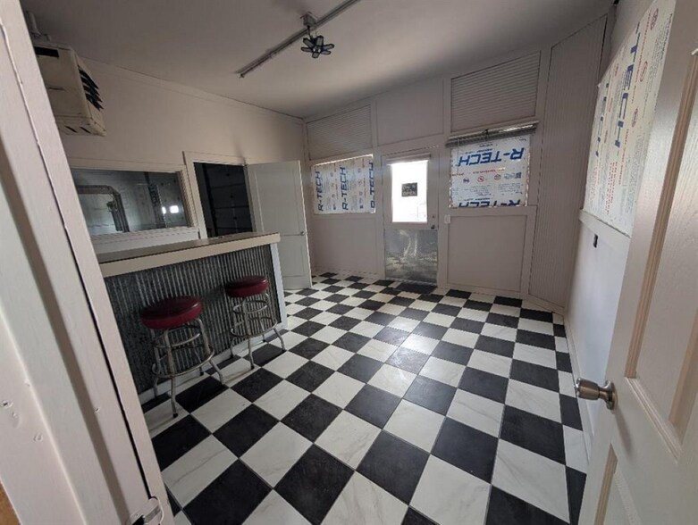 More Photos Of 807 Oilfield Ave, Shelby Industrial For Sale