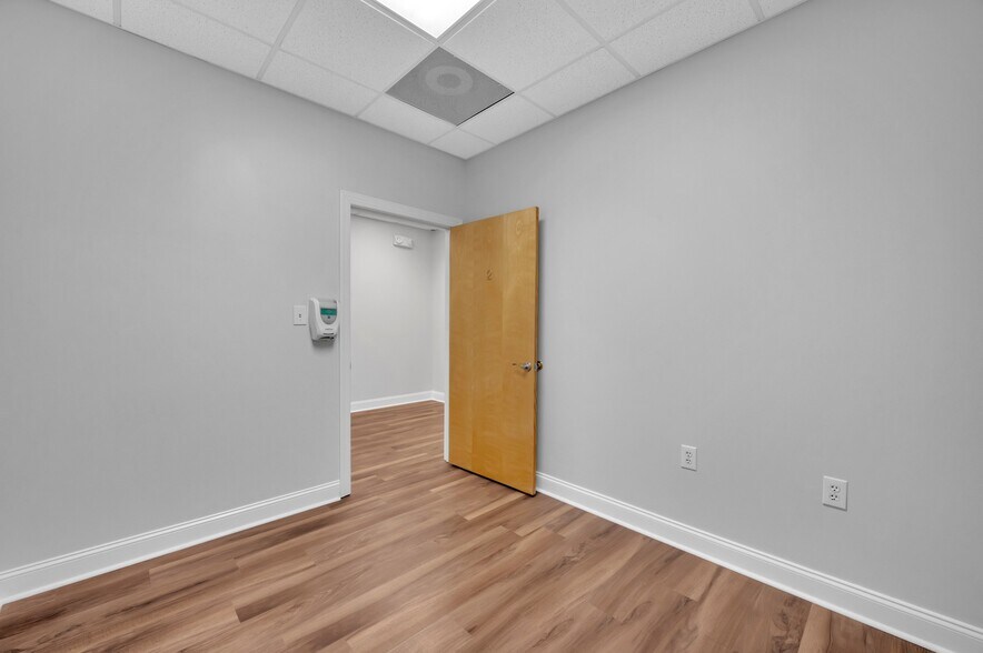 More Photos Of 20808 N Main St, Cornelius Medical For Lease