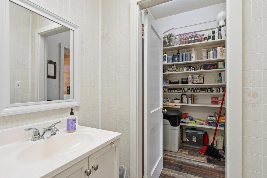 More Photos Of 158 Fairhaven Rd, Worcester Storefront Retail Residential For Sale