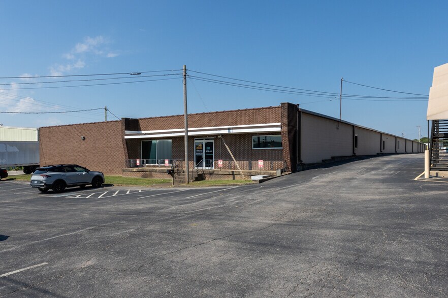 More Photos Of 216 Hartmann Dr, Lebanon Distribution For Lease