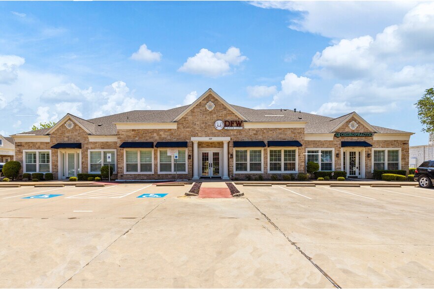 Primary Photo Of 5407 Basswood Blvd, Fort Worth Medical For Lease