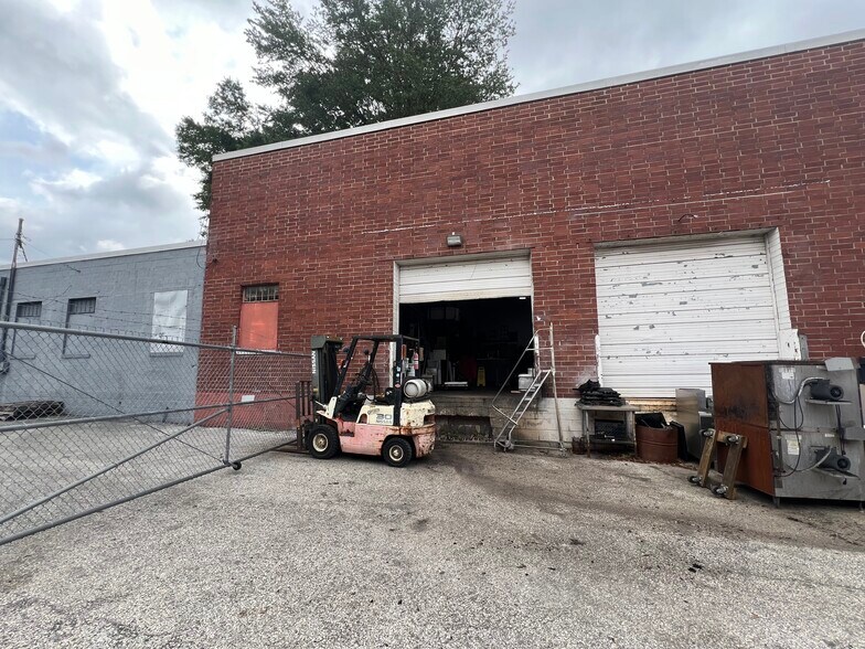 More Photos Of 2140 Dennis St, Jacksonville Distribution For Sale