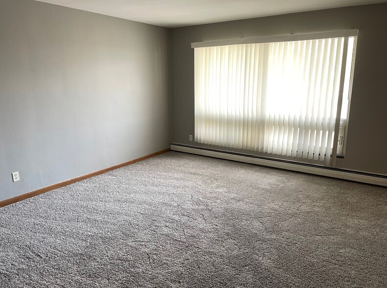 More Photos Of 221 Robinhood Ln, Bloomington Multifamily For Sale