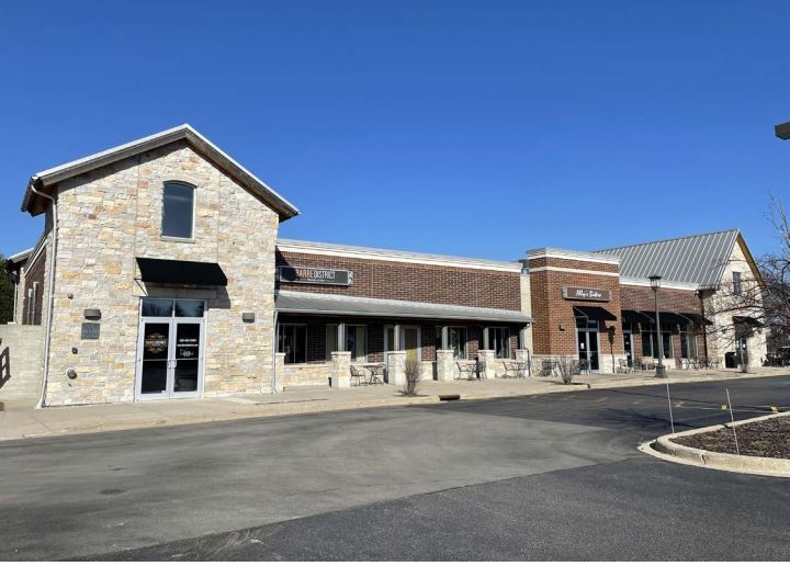 Primary Photo Of N72W13350 Lund Ln, Menomonee Falls Freestanding For Lease