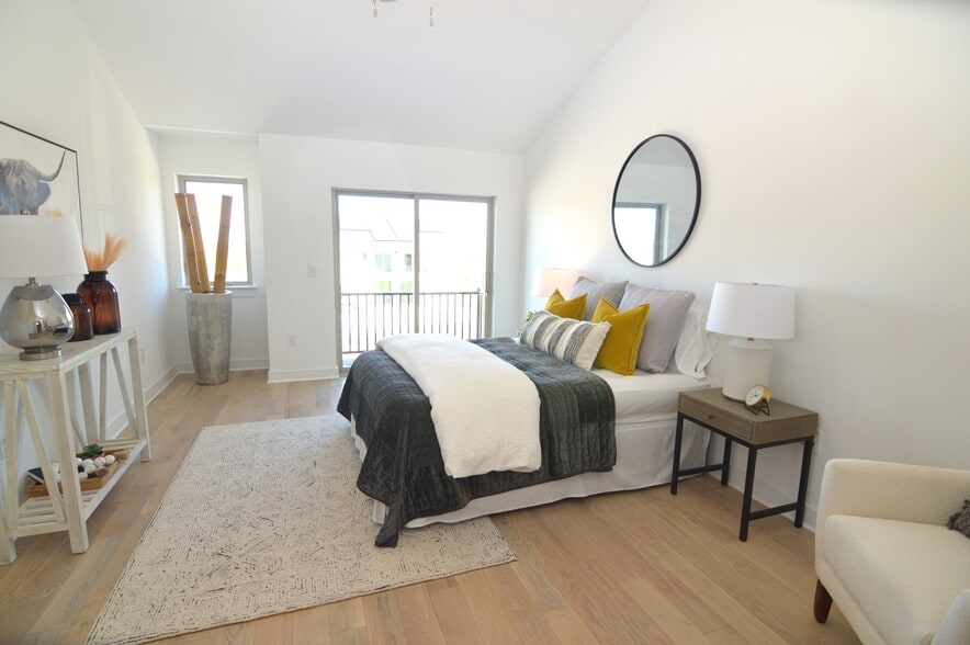 More Photos Of 100 Tesla Cir, Round Rock Apartments For Sale