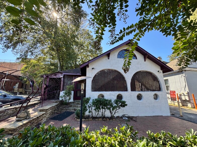 Primary Photo Of 1043 Greenwood Ave, Atlanta Restaurant For Lease