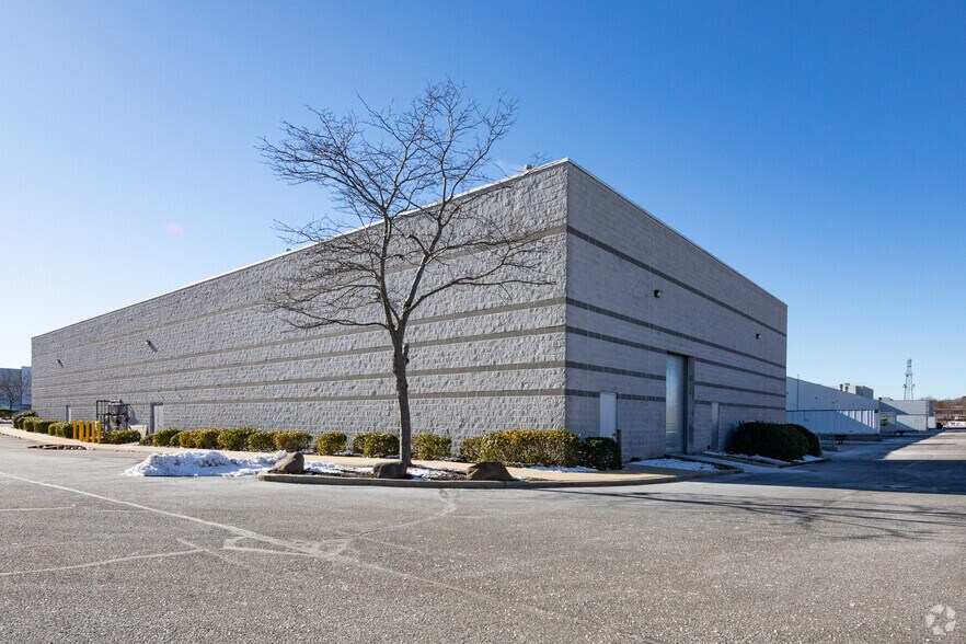 More Photos Of 585 Johnson Ave, Bohemia Warehouse For Lease