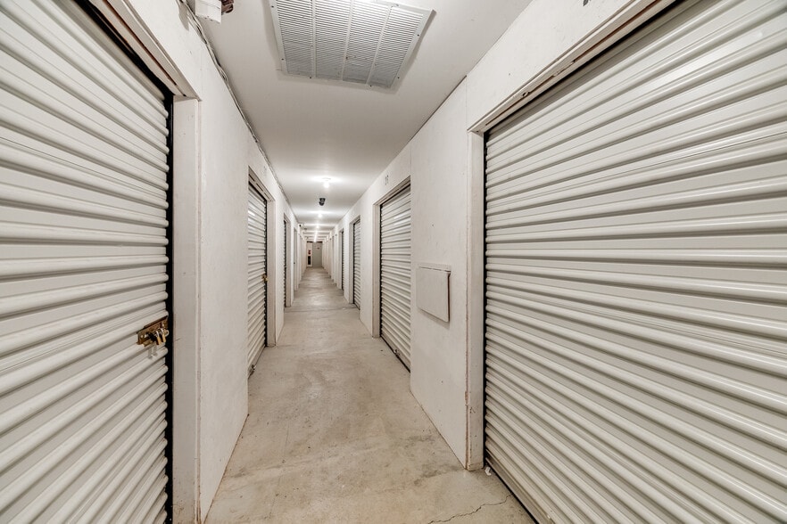 More Photos Of 438 Walnut St, Lawrenceburg Self Storage For Sale