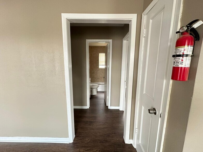More Photos Of 5408 Market St, Houston Apartments For Sale