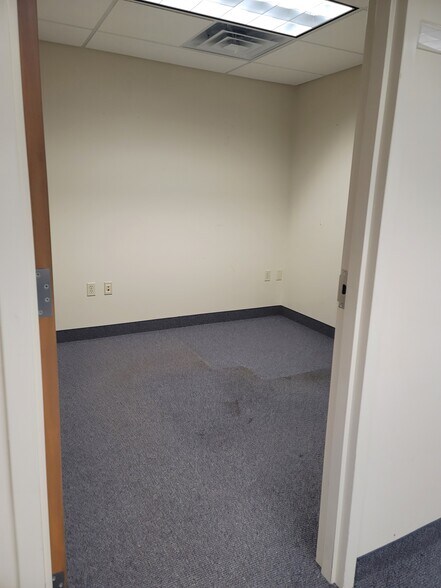 More Photos Of 3600 Brecksville Rd, Richfield Light Distribution For Lease