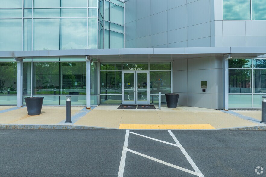 More Photos Of 5 Omni Way, Chelmsford Flex For Lease