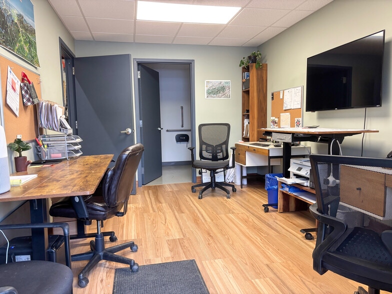 More Photos Of 85 Shiloh Rd, Asheville Flex For Lease