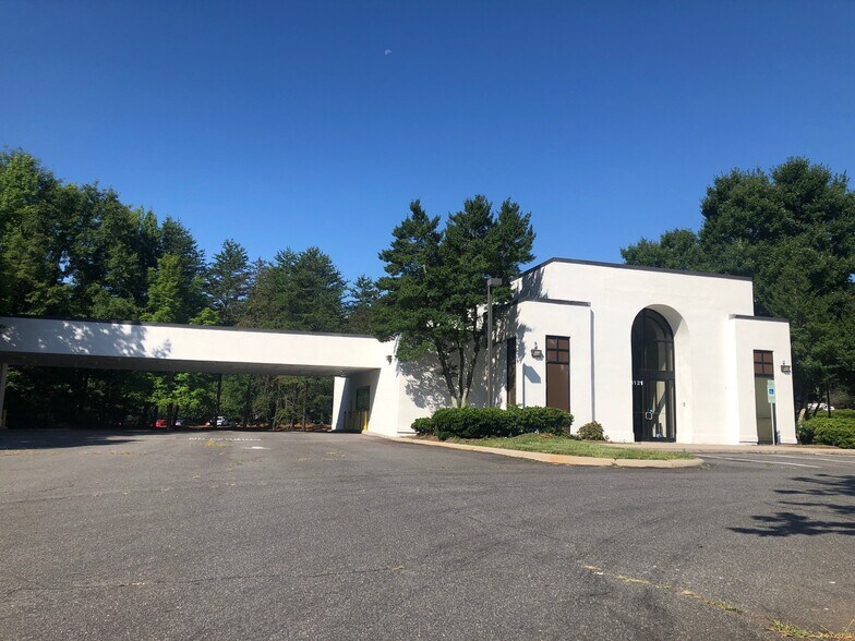 More Photos Of 4121 South Stream Blvd, Charlotte Freestanding For Lease