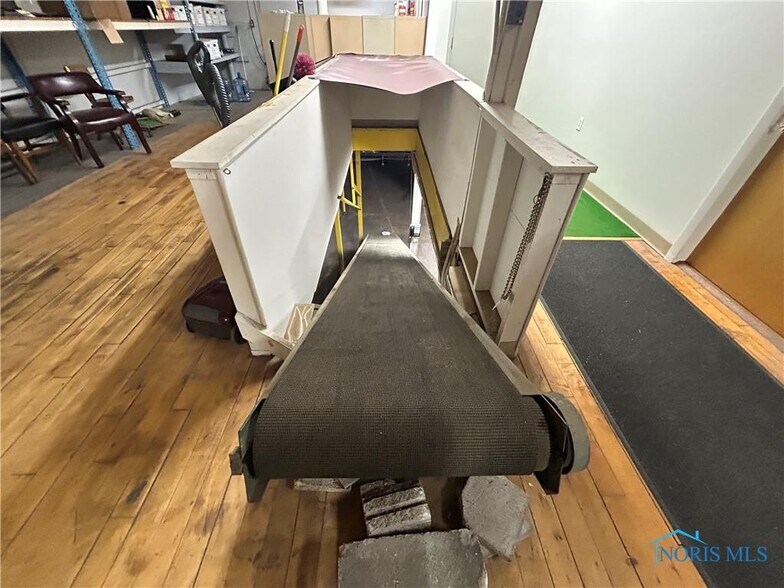 More Photos Of 446 N Wood St, Fremont Warehouse For Sale