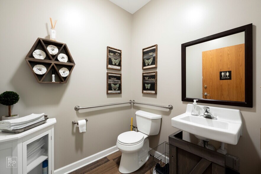 More Photos Of 616 Childs St, Wheaton General Retail For Lease