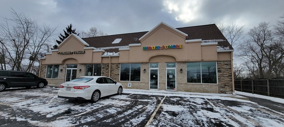More Photos Of 5456 Mayfield Rd, Lyndhurst Storefront For Lease