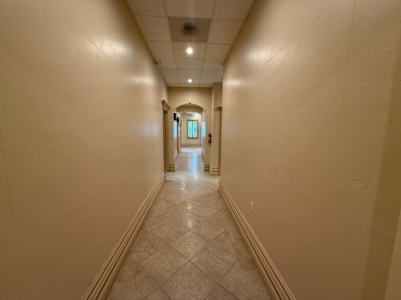 More Photos Of 5974 Silver Springs Dr, El Paso Office For Lease