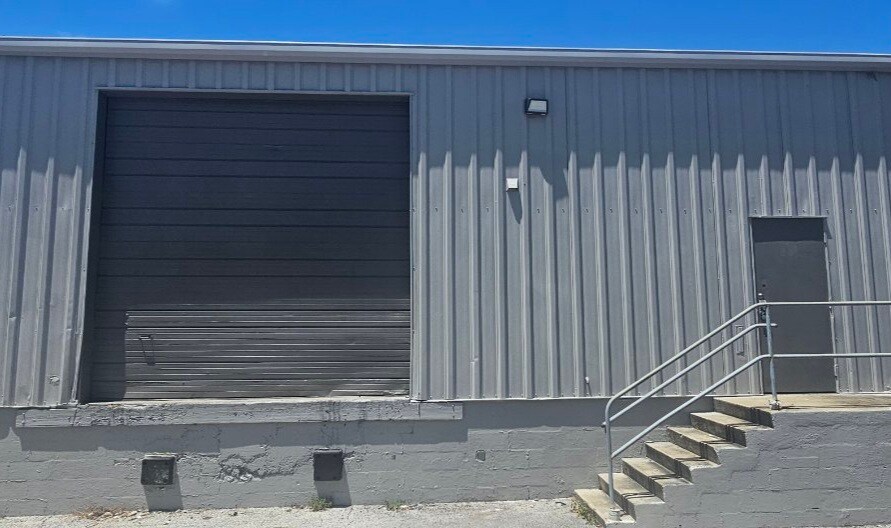More Photos Of 433 Walker St, Holly Hill Warehouse For Lease