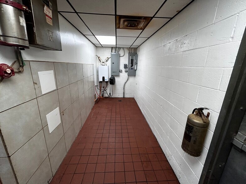 More Photos Of 9411 NE 10th St, Oklahoma City Fast Food For Sale