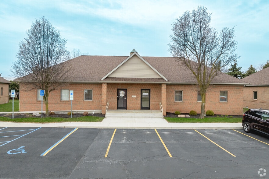 More Photos Of 900 W South Boundary St, Perrysburg Office For Sale