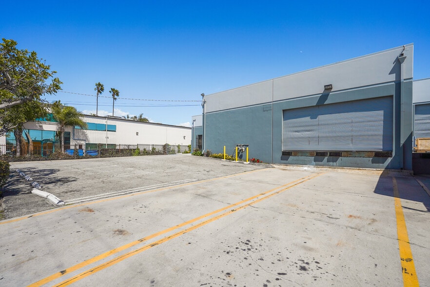 More Photos Of 8320-8350 Isis Ave, Los Angeles Warehouse For Lease