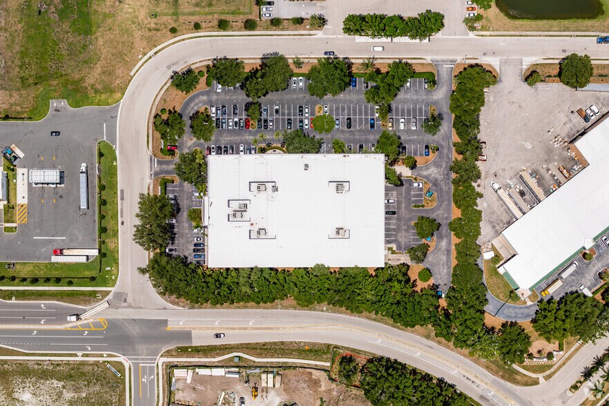 More Photos Of 2511 Corporate Way, Palmetto Light Distribution For Lease