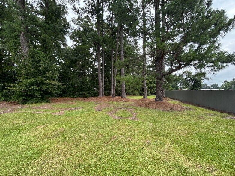 More Photos Of 2833 E Palmetto St, Florence Hotel For Sale