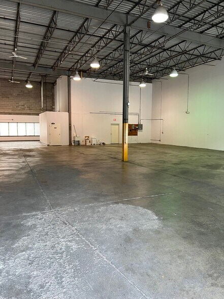 More Photos Of 29300 Clemens Rd, Westlake Warehouse For Lease