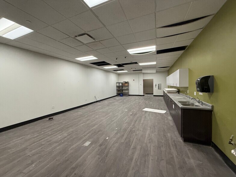 More Photos Of 1450 N Center Point Rd, Hiawatha Office For Lease