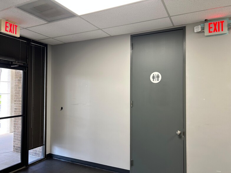 More Photos Of 6925 Lake Ellenor Dr, Orlando Unknown For Lease