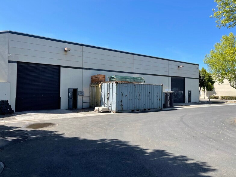 More Photos Of 1741 Fiske Pl, Oxnard Warehouse For Sale