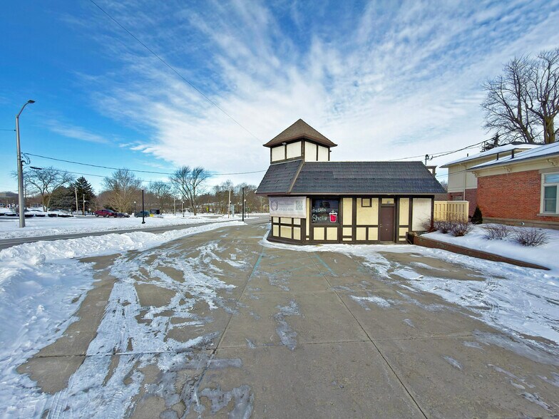 More Photos Of 409 Rice St, Elmore Auto Repair For Sale