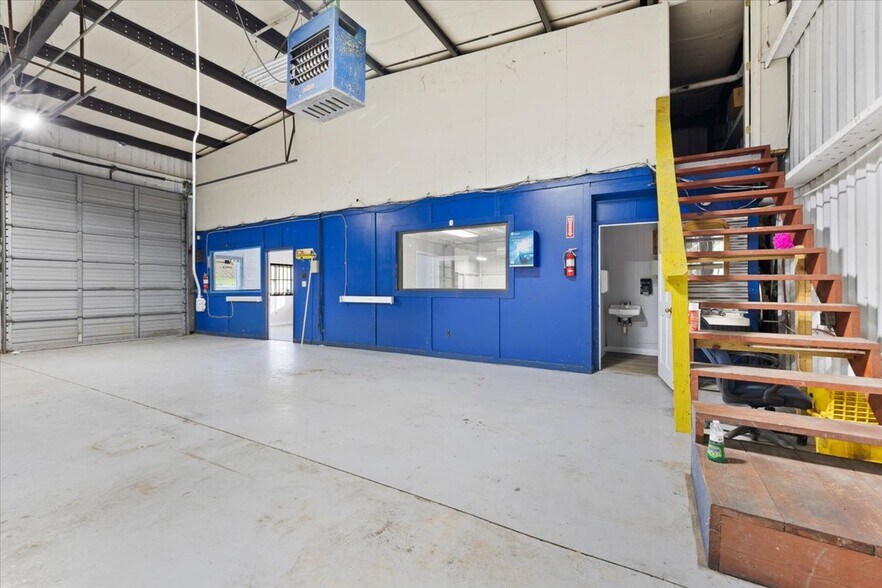 More Photos Of 13605-13609 State Highway 75, Remlap Service For Sale