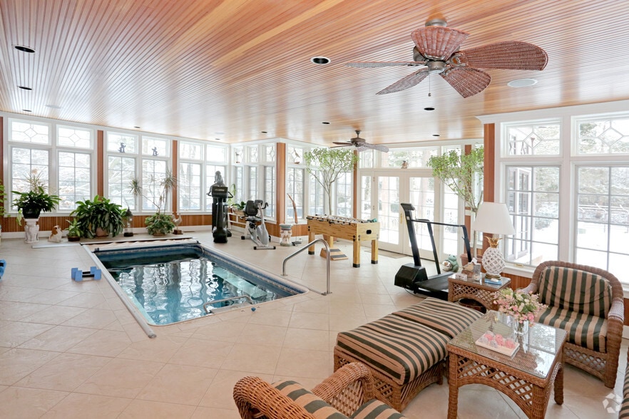 More Photos Of 12 Glenwood Rd, Roslyn Specialty For Sale