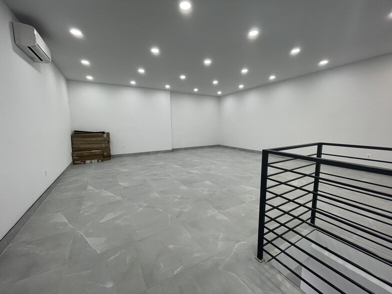 More Photos Of 566 Wilson Ave, Brooklyn Storefront For Lease