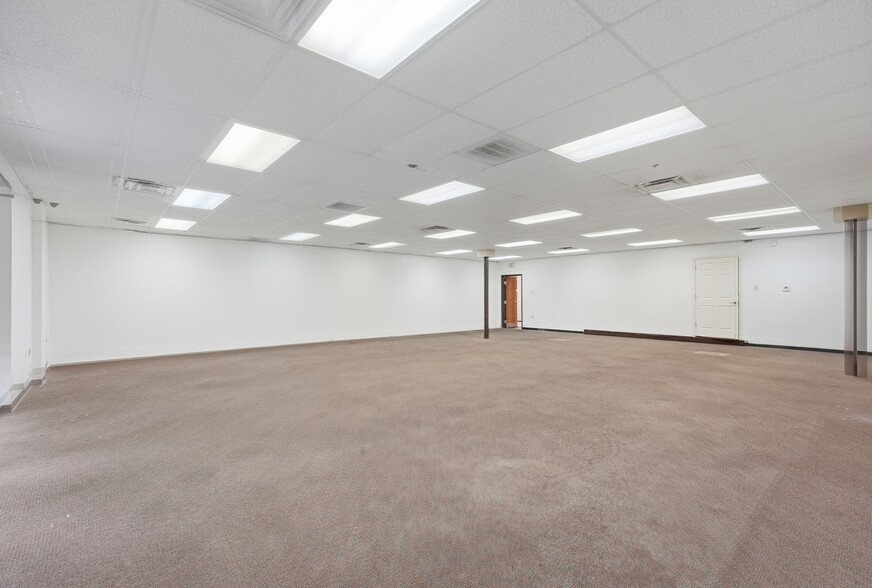 More Photos Of 2215 E Oak St, Conway Office For Lease