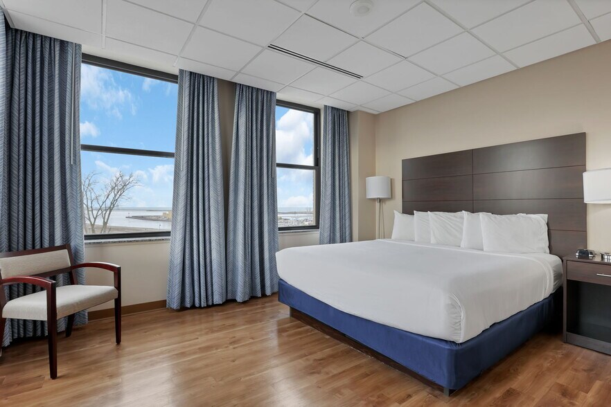 More Photos Of 301 Broadway, Lorain Hotel For Lease