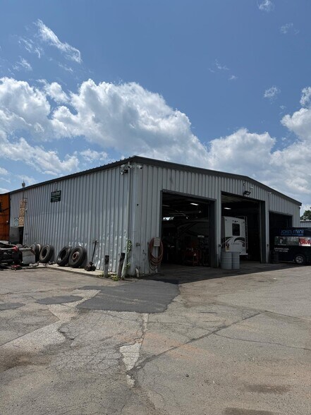 More Photos Of 230 W Nyack Rd, Nanuet Service For Lease