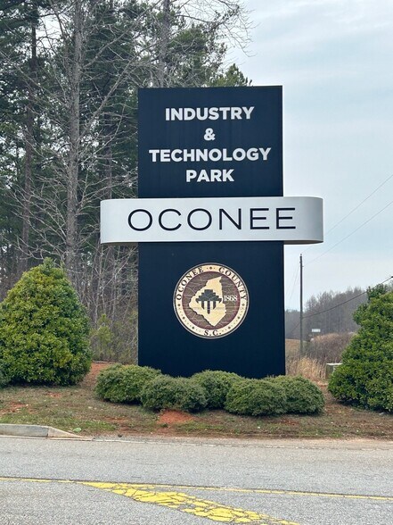 More Photos Of 444 Oconee Business Pky, Westminster Manufacturing For Sale