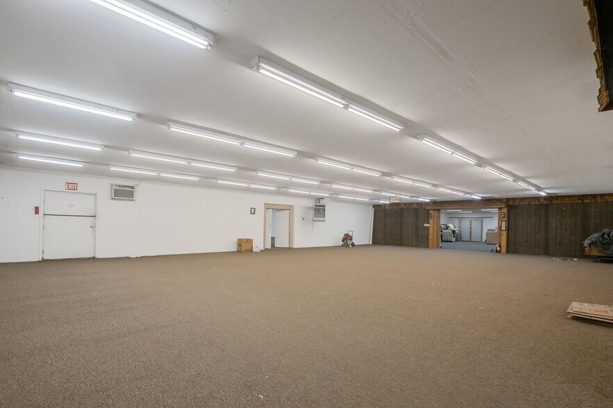 More Photos Of 4017 Dunn Rd, Eastover Showroom For Lease